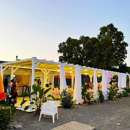 Isavi Daire Giardini Naxos