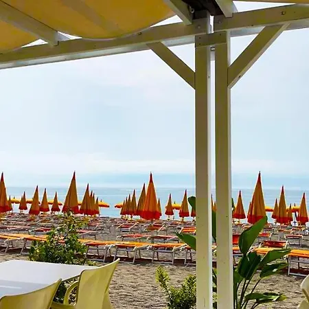 Isavi Daire Giardini Naxos